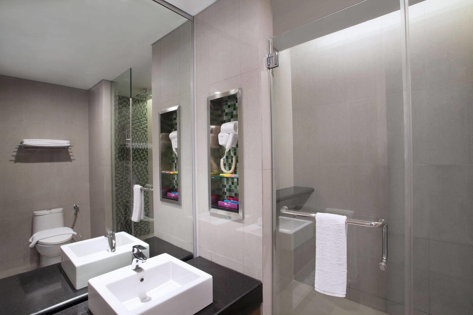 Ibis Styles Jakarta Sunter Exterior photo